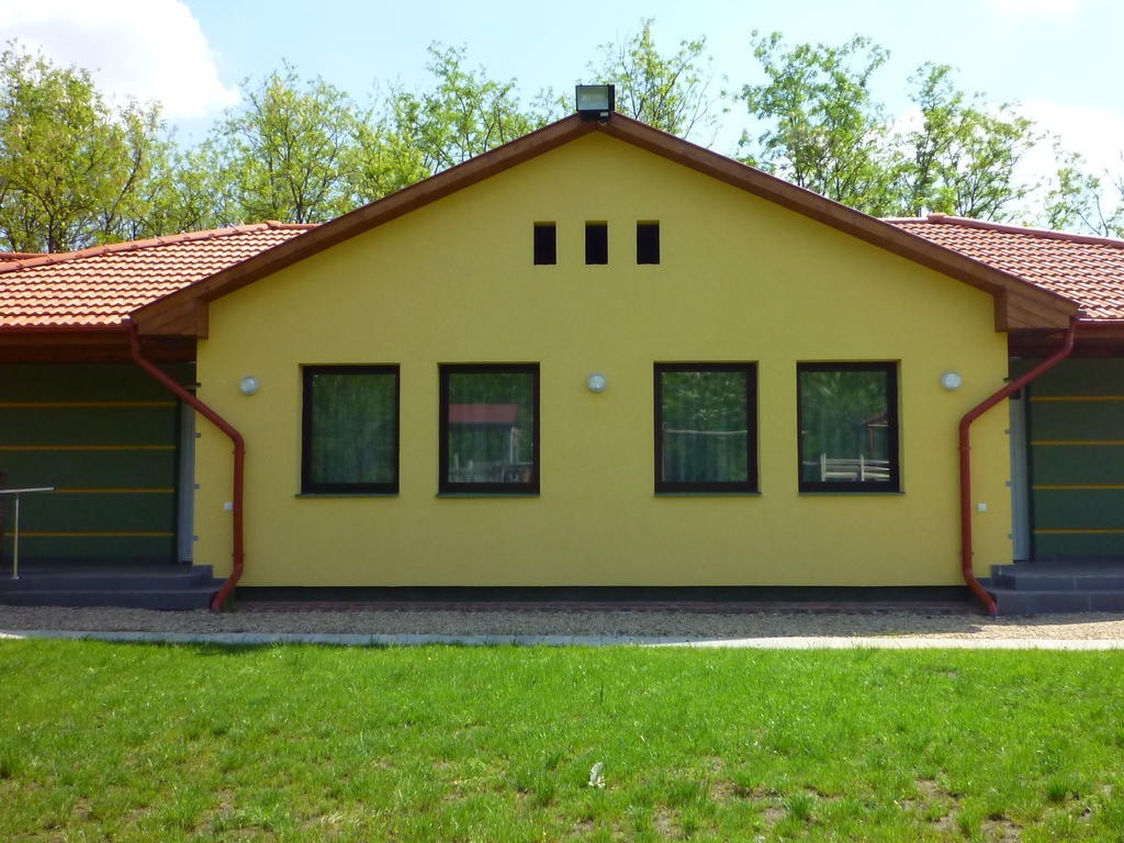 Hotel Farkasverem Vendégház Nyírtura Exterior foto