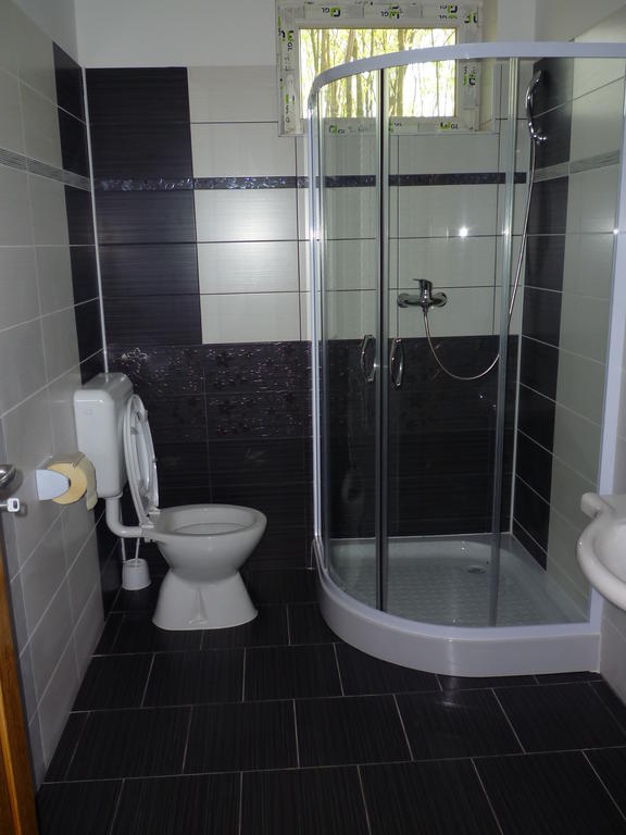 Hotel Farkasverem Vendégház Nyírtura Habitación foto