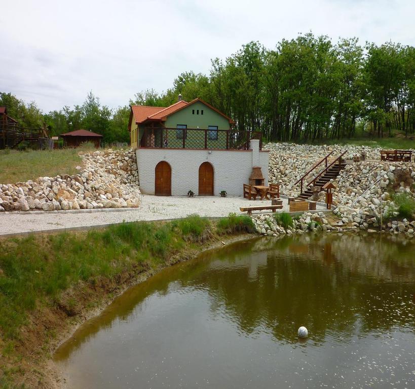 Hotel Farkasverem Vendégház Nyírtura Exterior foto
