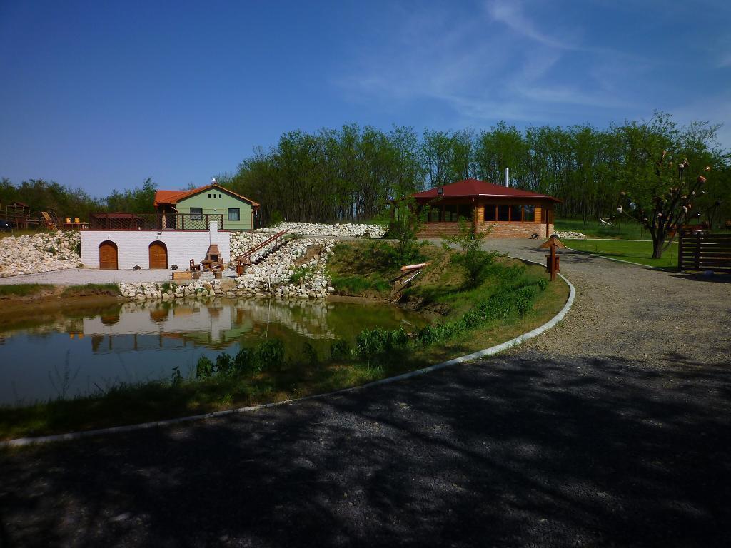 Hotel Farkasverem Vendégház Nyírtura Exterior foto